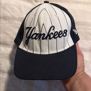 New Era Yankees Black and White Cap